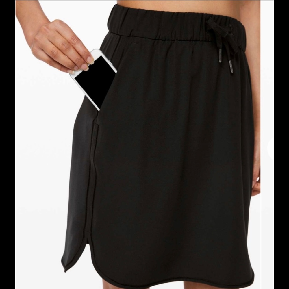 Lululemon On the Fly Skirt size 8